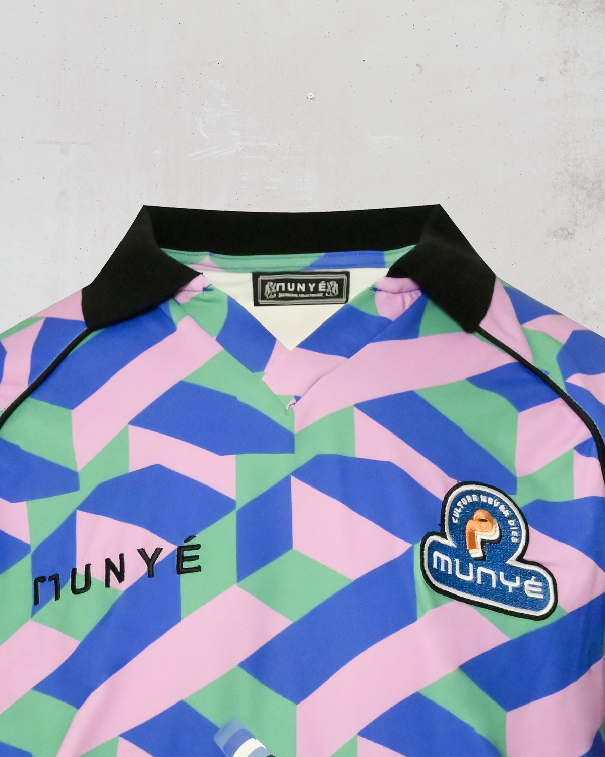 MUNYÉ Football Jersey Vibrant Wave - Pink